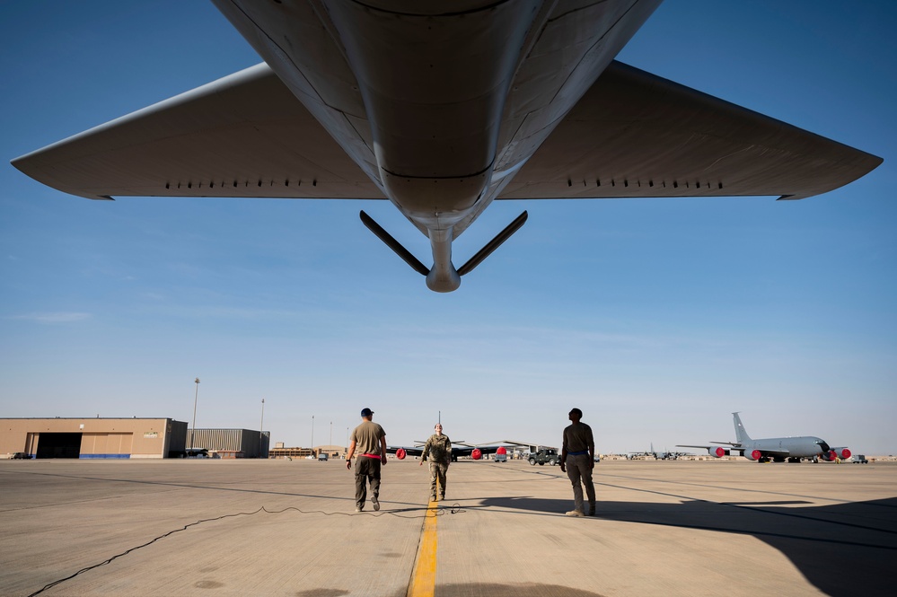 Refueling over the Red Sea