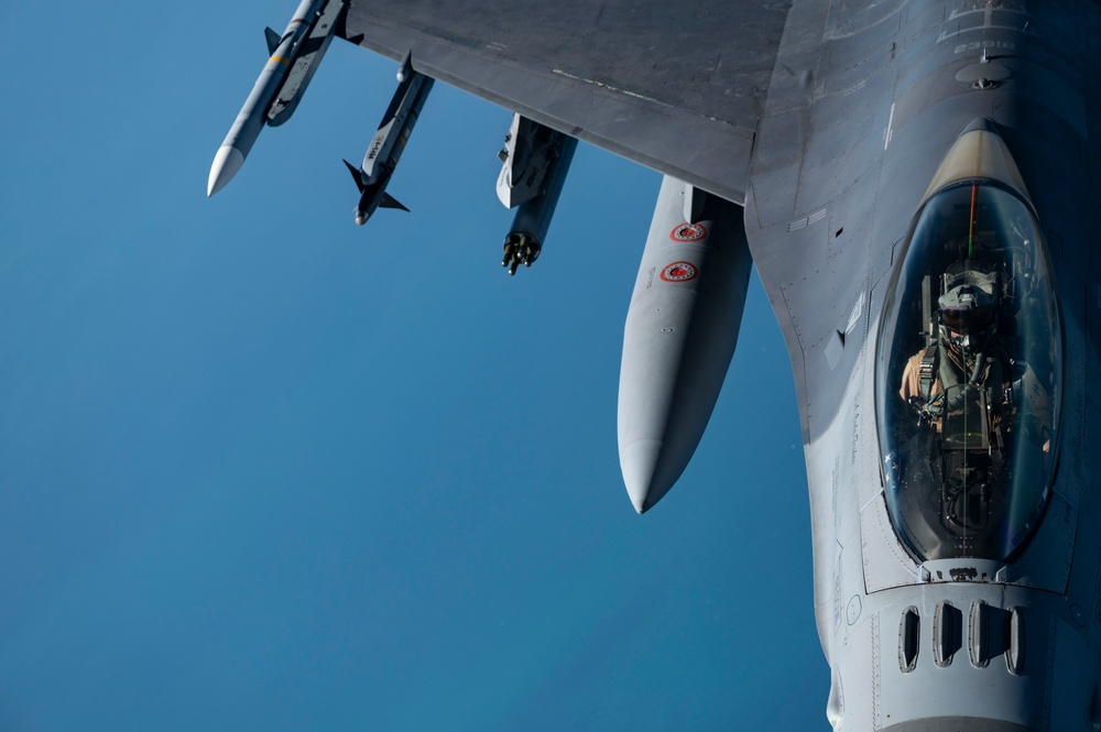 Refueling over the Red Sea