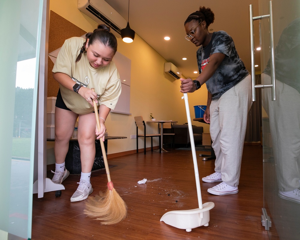 Emory S. Land Sailors Volunteer at Teen Challenge