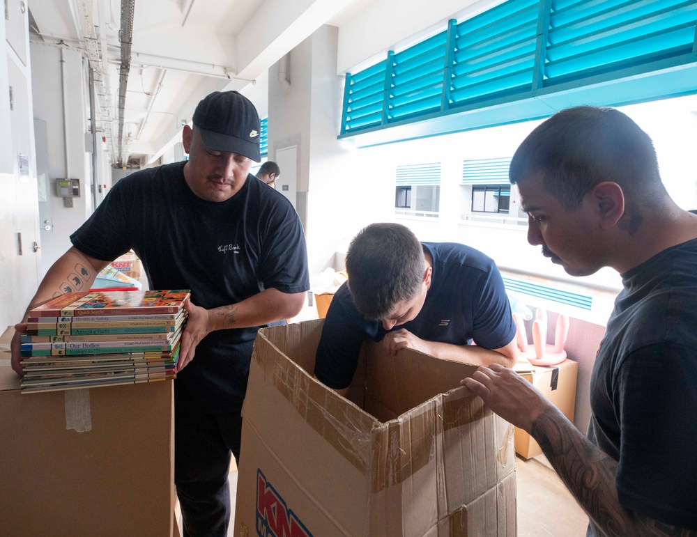 Emory S. Land Sailors Volunteer With “Child At Street 11”