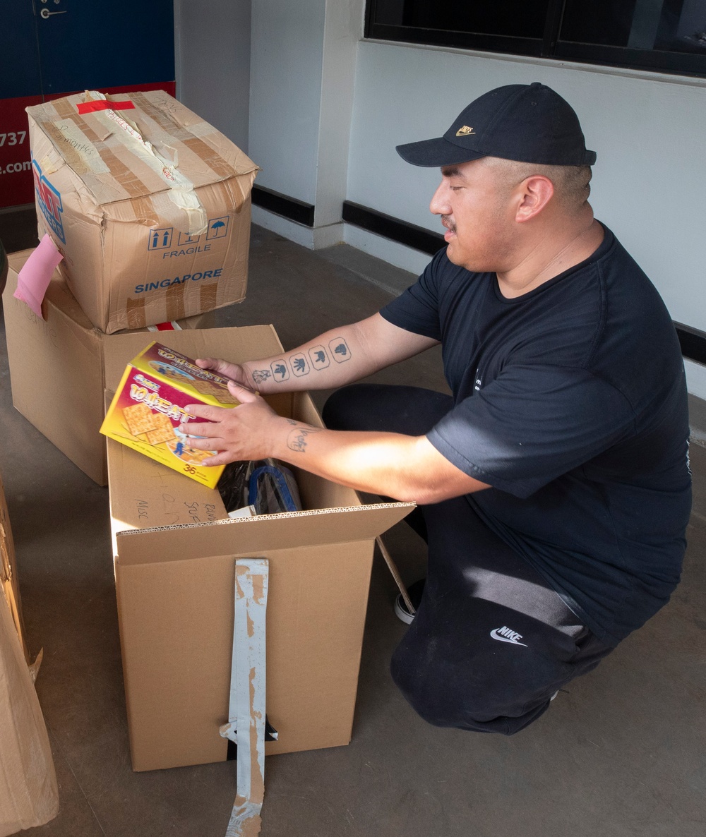 Emory S. Land Sailors Volunteer With “Child At Street 11”