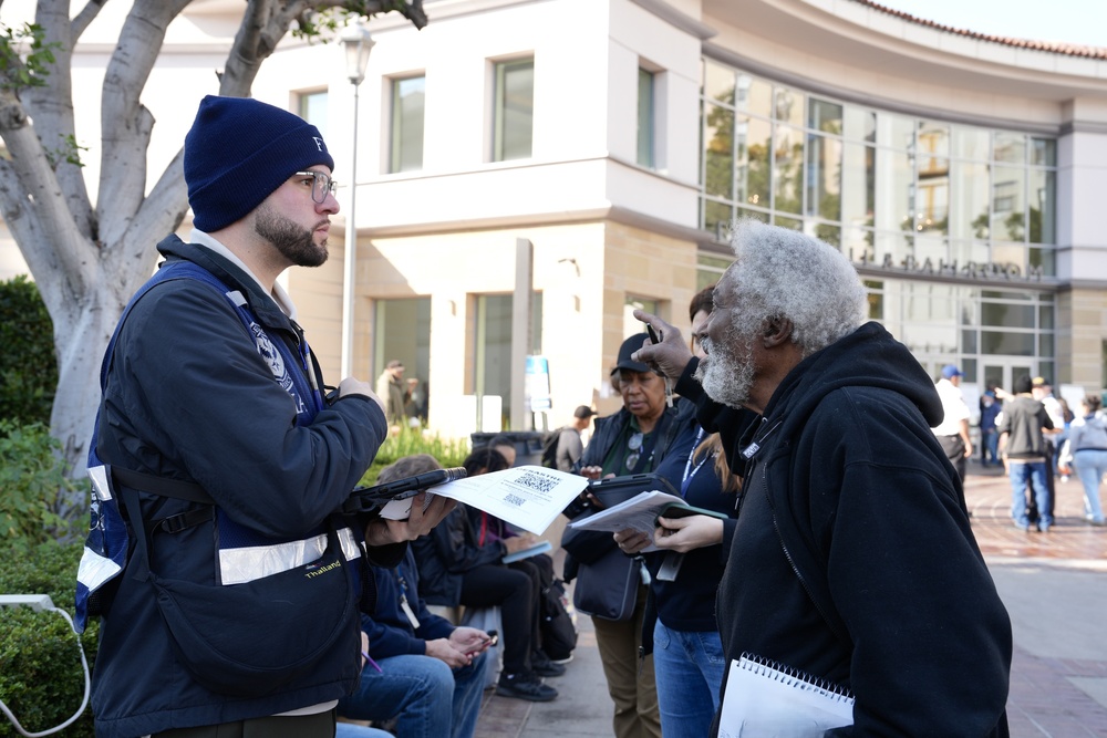 FEMA Staff Helps Wildfire Survivors Register for Assistance