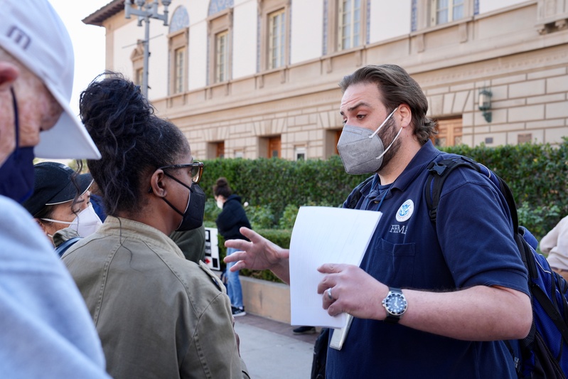 FEMA Staff Helps Wildfire Survivors Register for Assistance