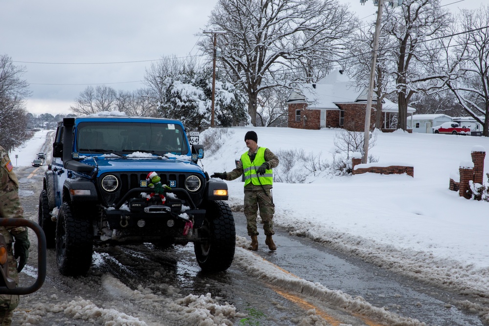 Arkansas Guardsmen provide support in winter weather