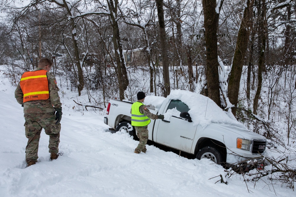 Arkansas Guardsmen provide support in winter weather