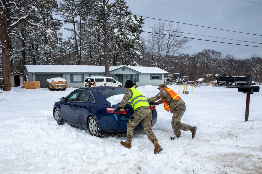 Arkansas Guardsmen provide support in winter weather