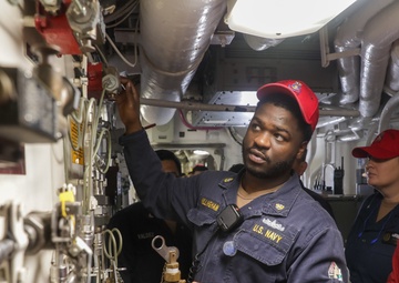 USS Princeton conducts routine operations as part of the Carl Vinson Carrier Strike Group