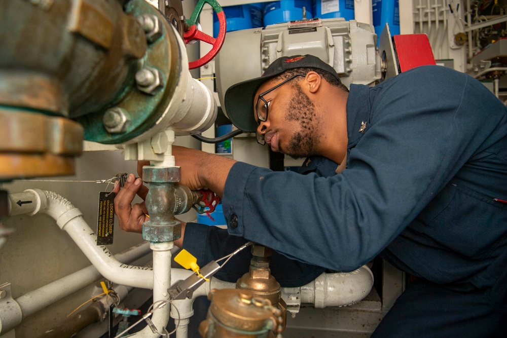 USS Sterett conducts routine operations as part of the Carl Vinson Carrier Strike Group