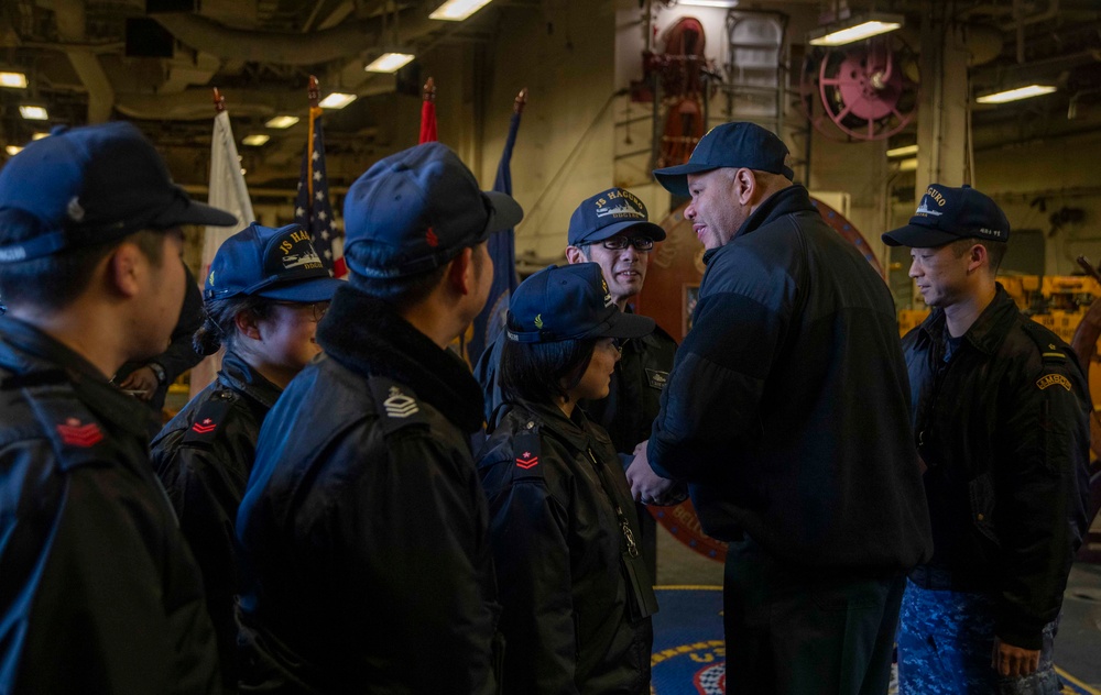 Sailors from JS Haguro (DDG 180) tour the USS America (LHA 6)