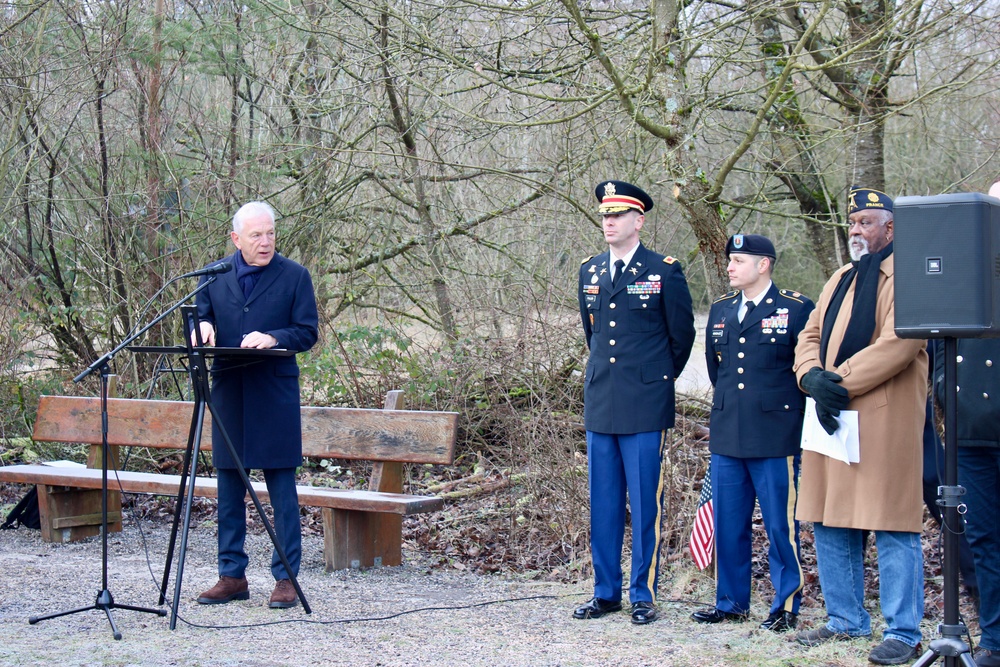 Heilbronn city Lord Mayor Herry Mergel welcomes 56th Artillery Command Attendees.