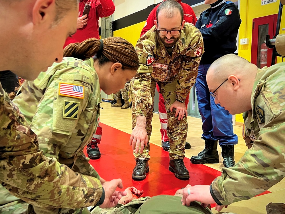 Realistic medical training challenges U.S. Army Reserve Soldiers, Italian Red Cross