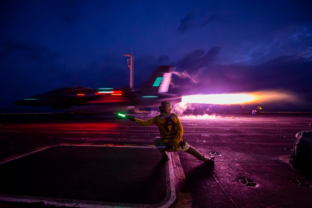 USS Carl Vinson (CVN 70) Conducts Routine Flight Operations in the South China Sea