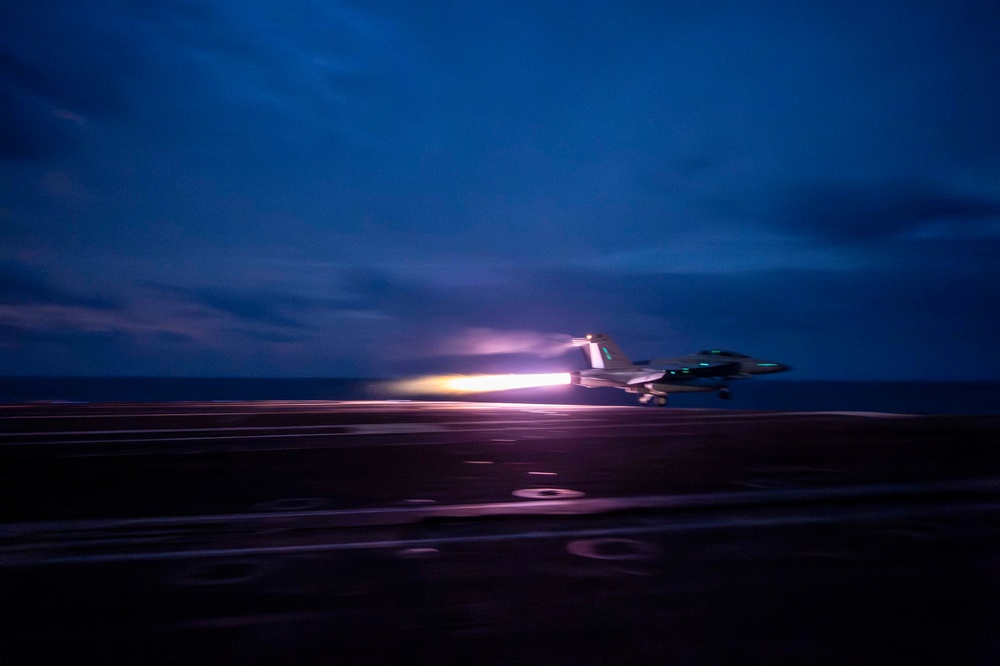 USS Carl Vinson (CVN 70) Conducts Routine Flight Operations in the South China Sea