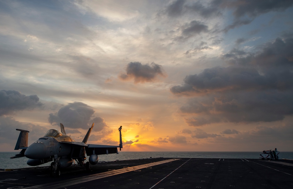 USS Carl Vinson (CVN 70) Conducts Routine Flight Operations in the South China Sea