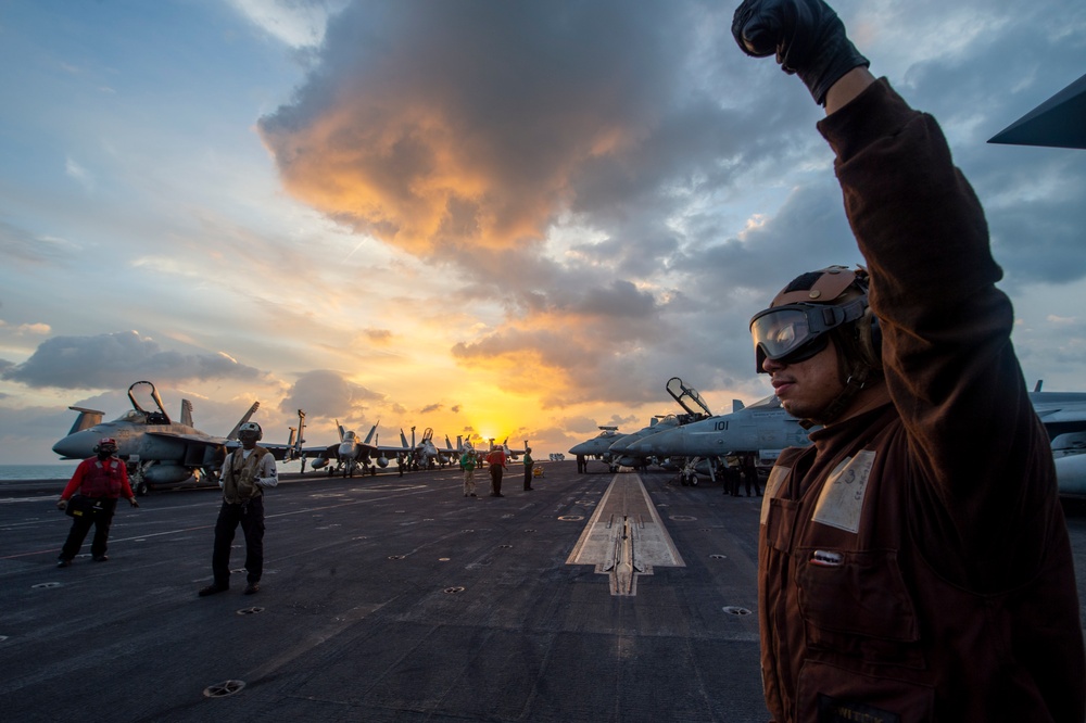 USS Carl Vinson (CVN 70) Conducts Routine Flight Operations in the South China Sea