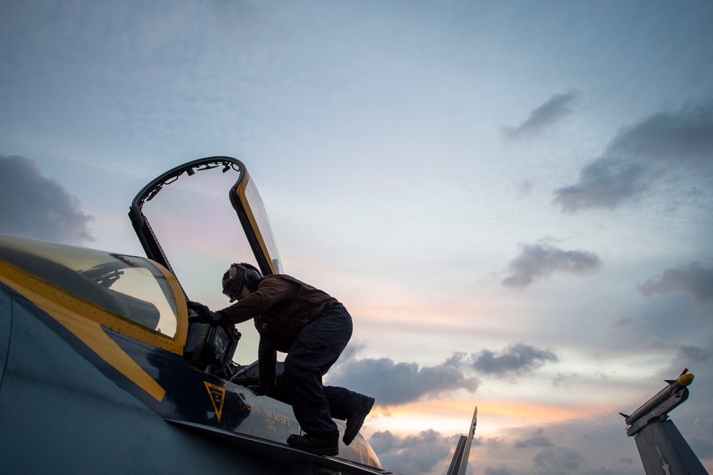 USS Carl Vinson (CVN 70) Conducts Routine Flight Operations in the South China Sea