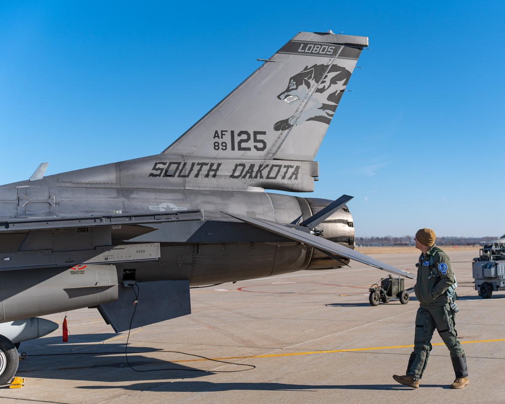 114th Fighter Wing exchanges jets with 122nd Fighter Wing