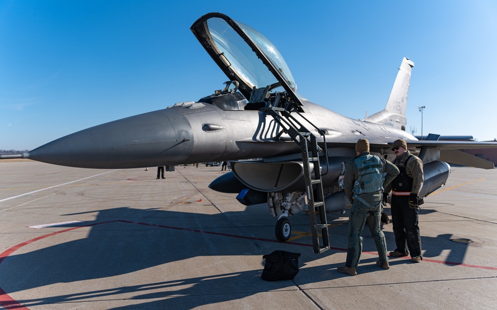 114th Fighter Wing exchanges jets with 122nd Fighter Wing