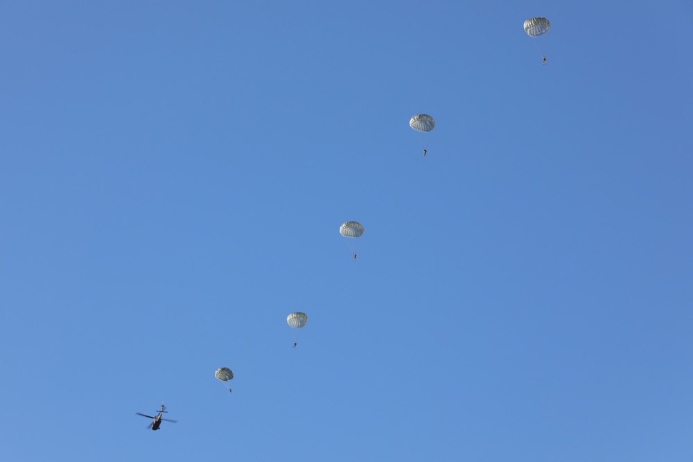 Soldiers from Special Operations Detachment - Africa train for airborne operations