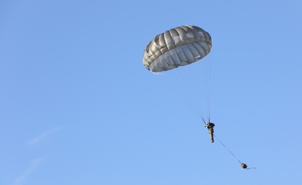 Soldiers from Special Operations Detachment - Africa train for airborne operations