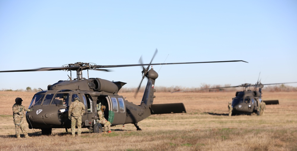 Soldiers from Special Operations Detachment - Africa train for airborne operations