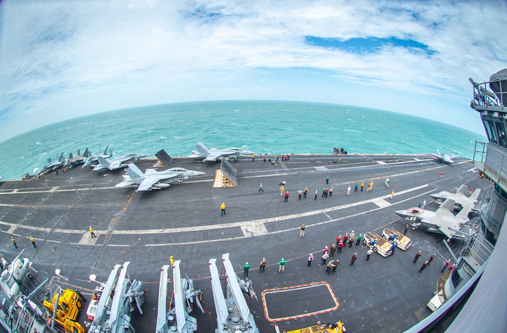 USS Carl Vinson (CVN 70) Conducts Routine Flight Operations in the South China Sea