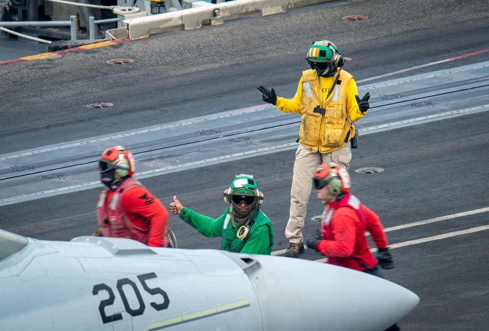 USS Carl Vinson (CVN 70) Conducts Routine Flight Operations in the South China Sea