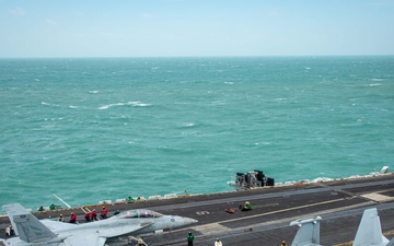 USS Carl Vinson (CVN 70) Conducts Routine Flight Operations in the South China Sea