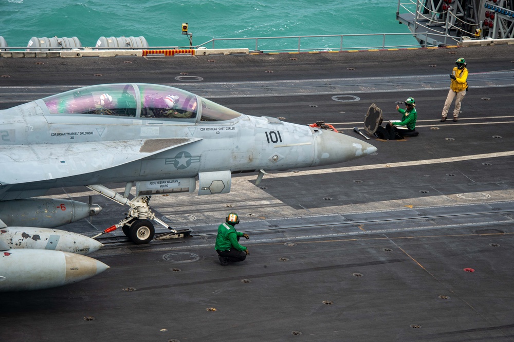 USS Carl Vinson (CVN 70) Conducts Routine Flight Operations in the South China Sea