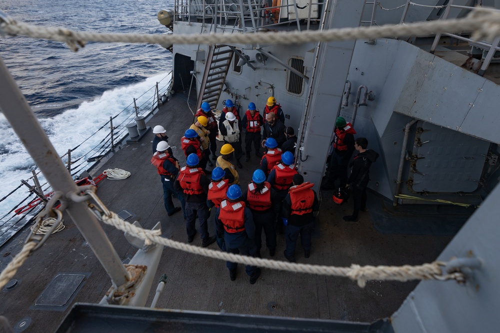 USS Oscar Austin (DDG 79) Conducts Man Overboard Drill