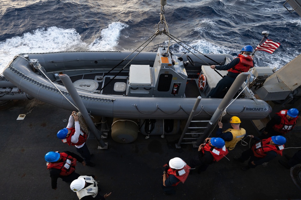 USS Oscar Austin (DDG 79) Conducts Man Overboard Drill