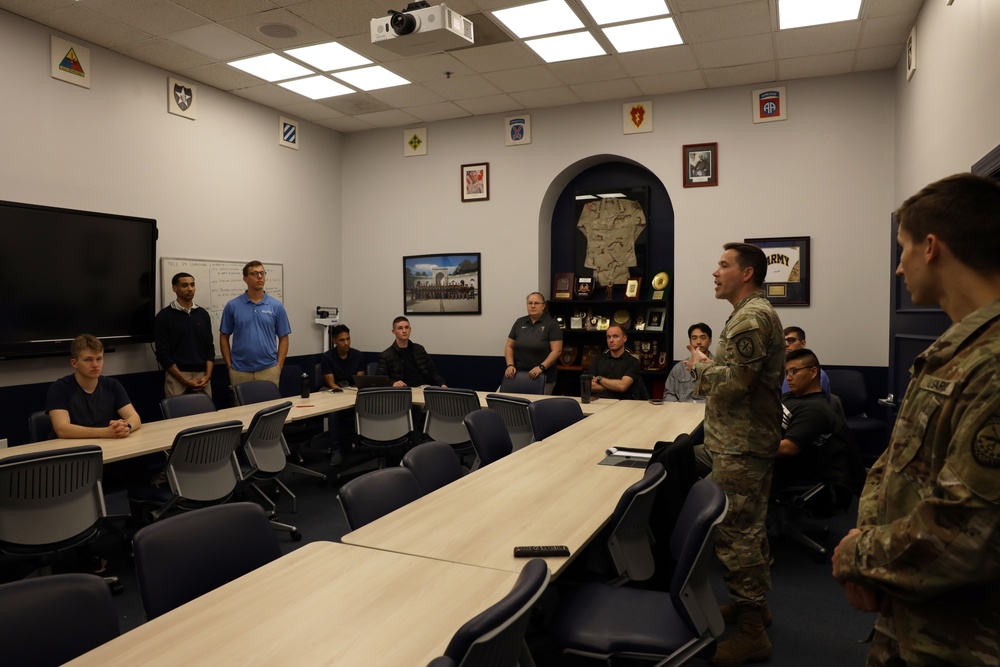 Army Cyber Soldiers and Civilians talk to Georgetown University ROTC Cadets