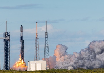 Starlink 12-12 Misson Launches from CCSFS