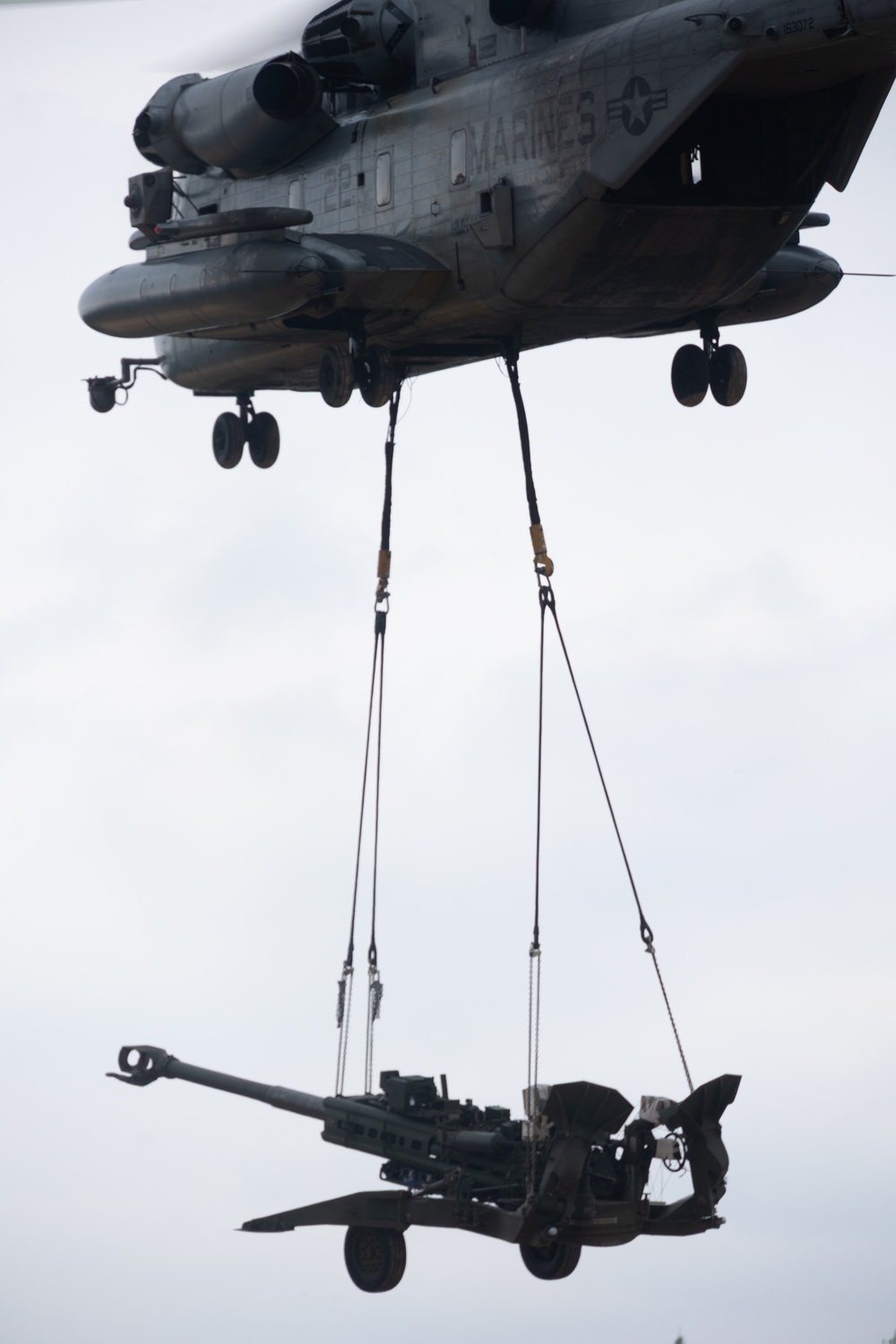 31st MEU | CLB 31 Conducts M777 Howitzer Lift Exercise