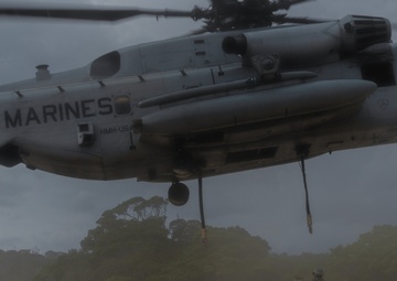 31st MEU | CLB 31 Conducts M777 Howitzer Lift Exercise