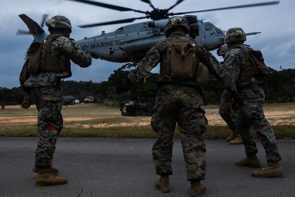 31st MEU | CLB 31 Conducts M777 Howitzer Lift Exercise