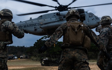 31st MEU | CLB 31 Conducts M777 Howitzer Lift Exercise