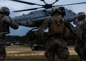 31st MEU | CLB 31 Conducts M777 Howitzer Lift Exercise
