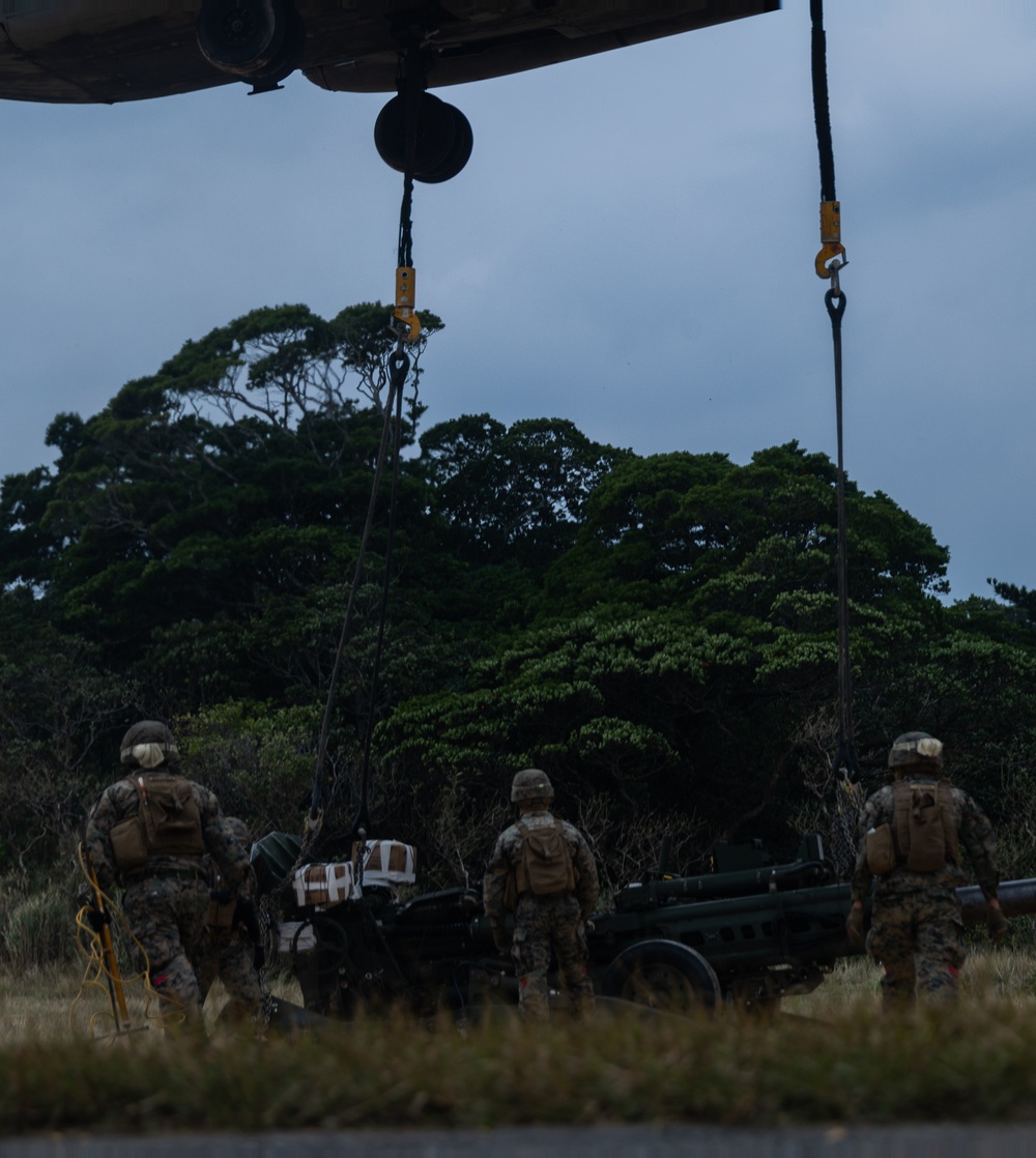 31st MEU | CLB 31 Conducts M777 Howitzer Lift Exercise