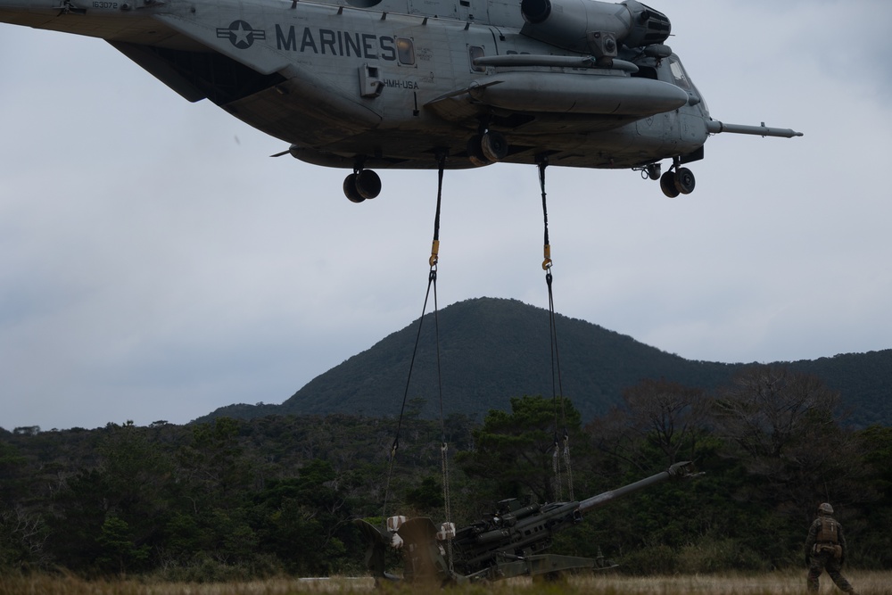 31st MEU | CLB 31 Conducts M777 Howitzer Lift Exercise