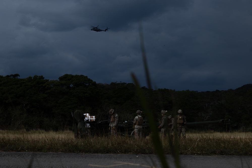 31st MEU | CLB 31 Conducts M777 Howitzer Lift Exercise