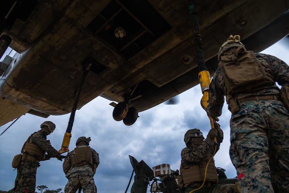 31st MEU | CLB 31 Conducts M777 Howitzer Lift Exercise