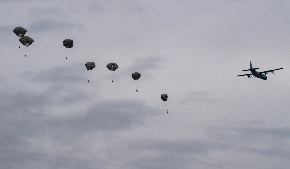 US, international airborne forces soar during New Year’s Jump