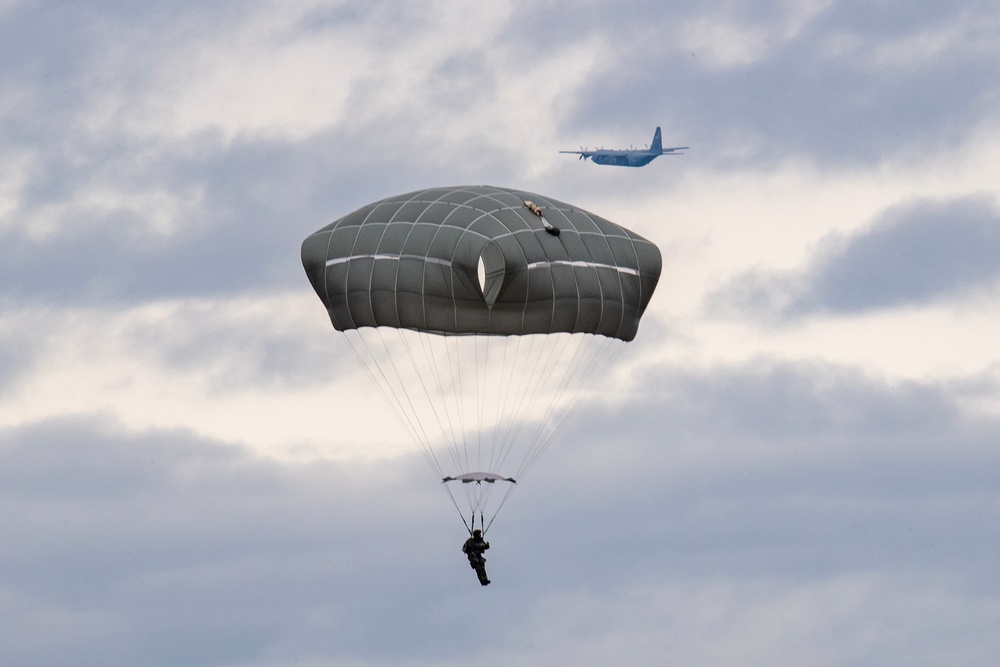 US, international airborne forces soar during New Year’s Jump