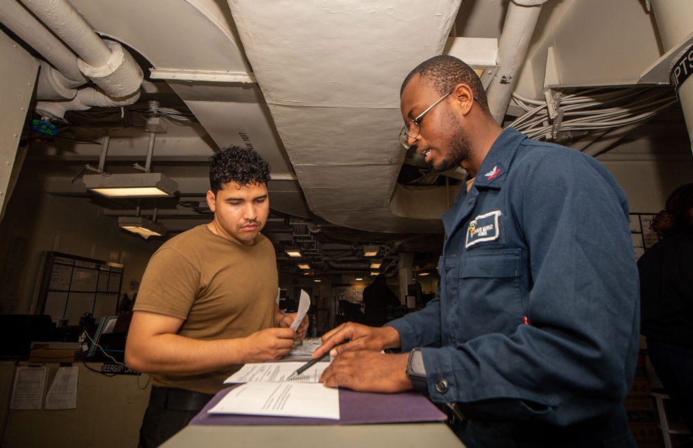 USS Carl Vinson (CVN 70) Conducts Routine Operations in the South China Sea