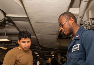 USS Carl Vinson (CVN 70) Conducts Routine Operations in the South China Sea