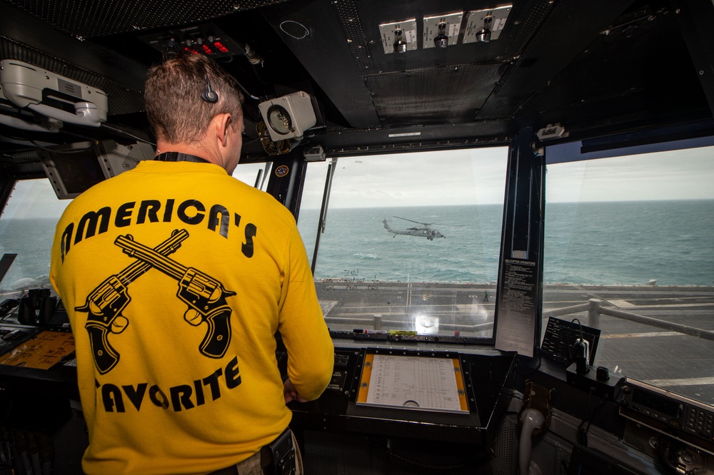 USS Carl Vinson (CVN 70) Conducts Routine Flight Operations in the Philippine Sea