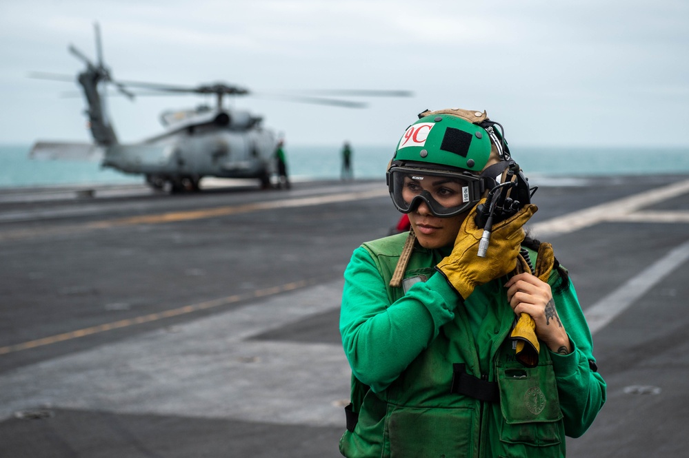 USS Carl Vinson (CVN 70) Conducts Routine Flight Operations in the South China Sea