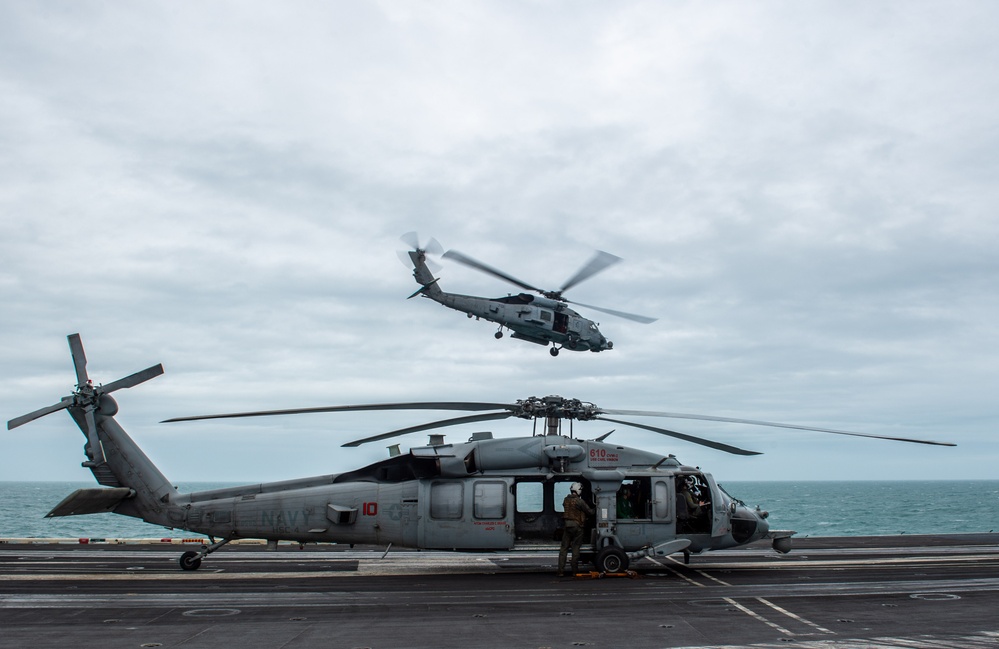 USS Carl Vinson (CVN 70) Conducts Routine Flight Operations in the South China Sea