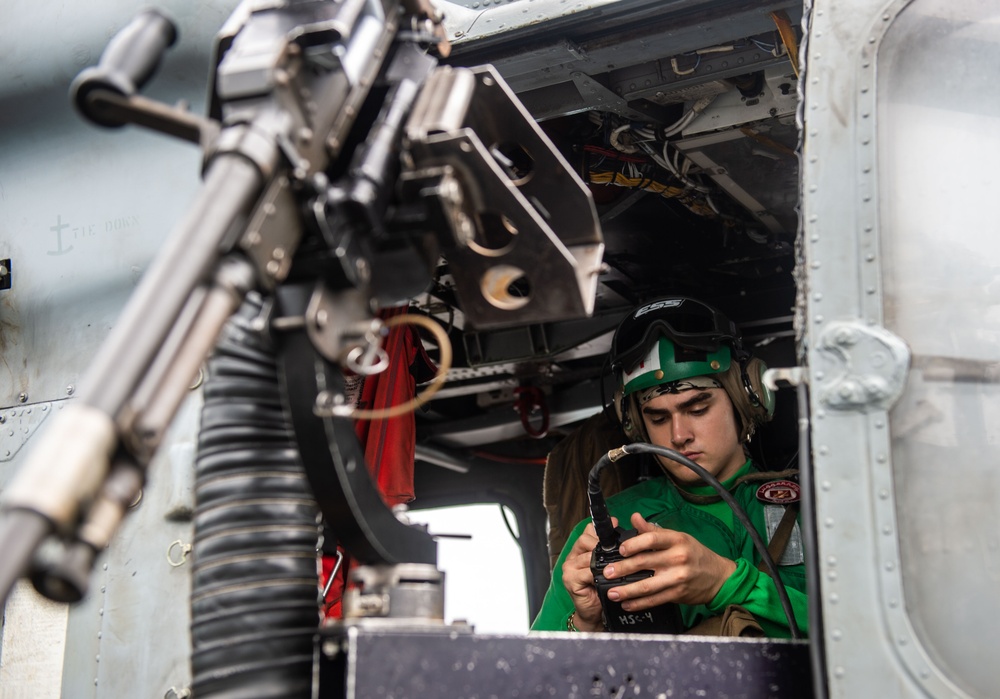 USS Carl Vinson (CVN 70) Conducts Routine Flight Operations in the South China Sea